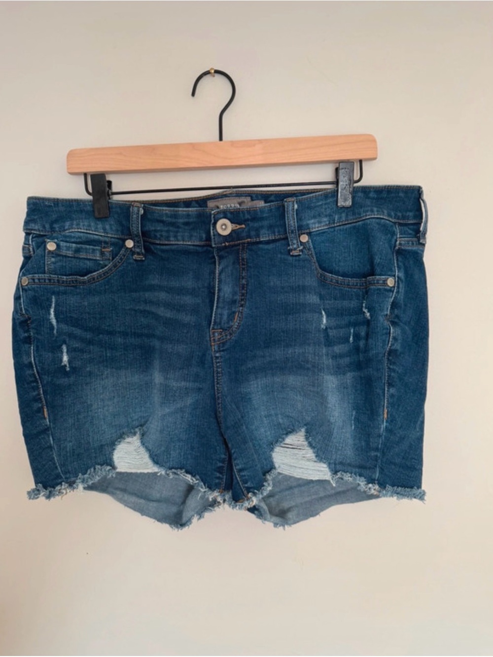 Torrid Size 16 Medium Wash Distressed Raw Hem Denim Shorts